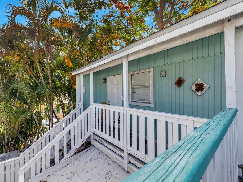 More Photos Of 1110 White St, Key West Restaurant For Sale