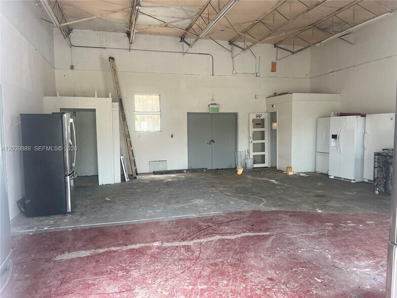 More Photos Of 1325 E 10th Ave, Hialeah Light Manufacturing For Lease