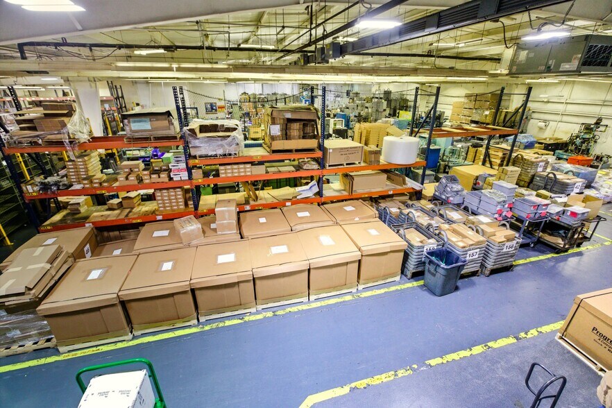 More Photos Of 3581 Mercantile Ave, Naples Manufacturing For Lease