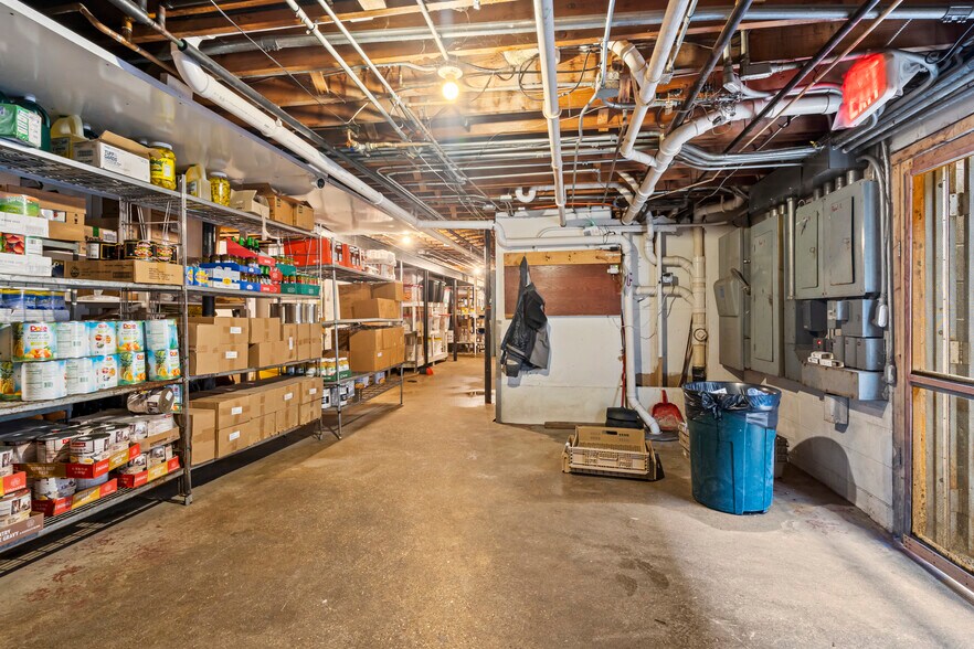 More Photos Of 2604 Custer St, Manitowoc General Retail For Sale