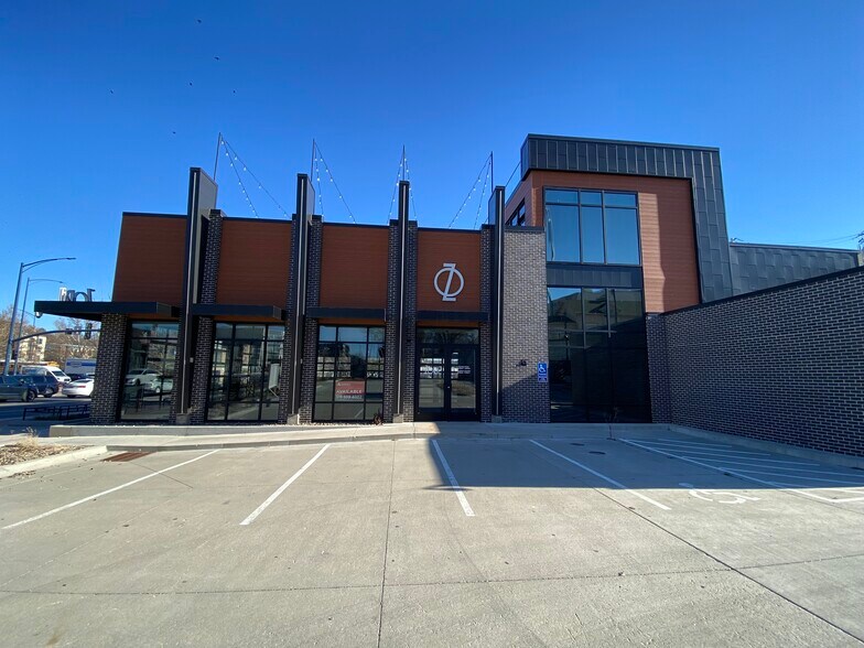 More Photos Of 2120 Ingersoll Ave, Des Moines Restaurant For Lease