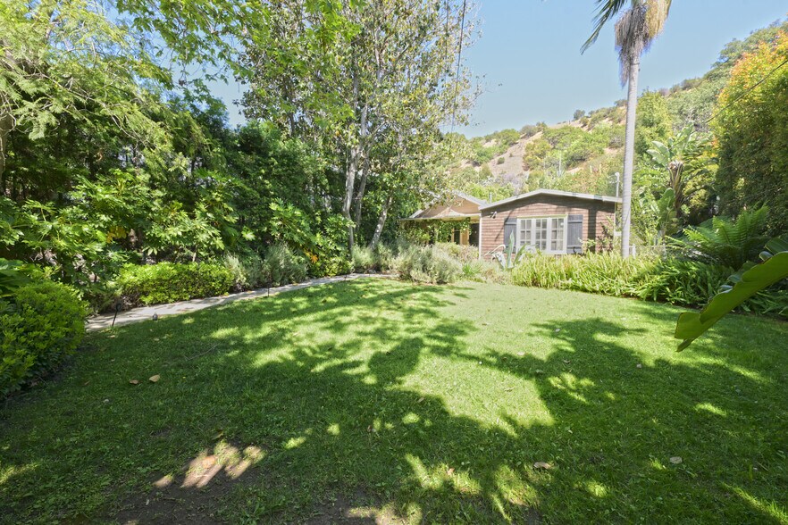 More Photos Of 2592 N Beachwood Dr, Los Angeles Multifamily For Sale