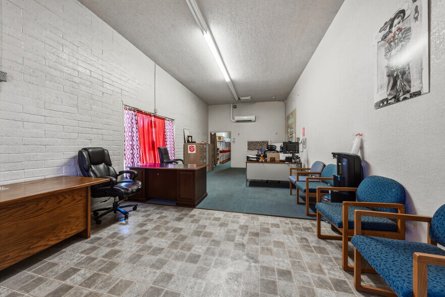 More Photos Of 14420 Lakeshore Dr, Clearlake Office For Sale