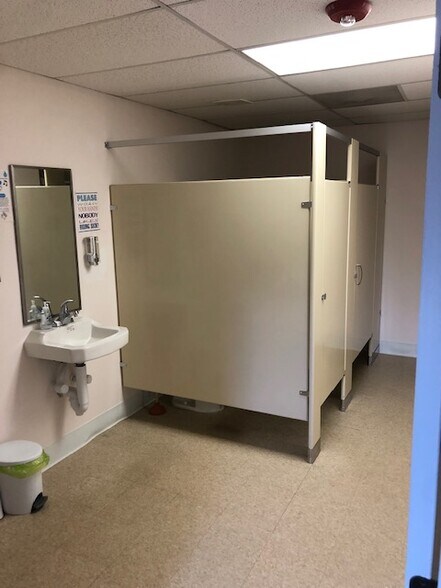 More Photos Of 1226 S Main St, Emporia Freestanding For Sale