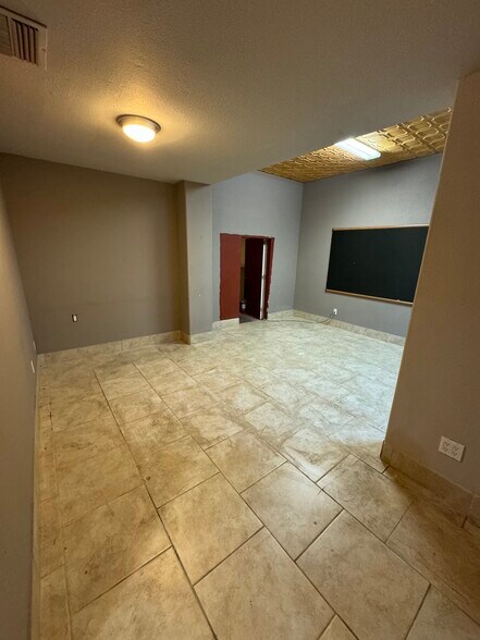 More Photos Of 25 N Extension Rd, Mesa Warehouse For Lease