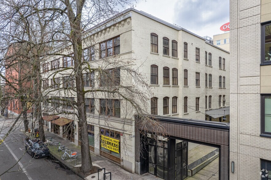 More Photos Of 75 NW Couch St, Portland Medical For Lease