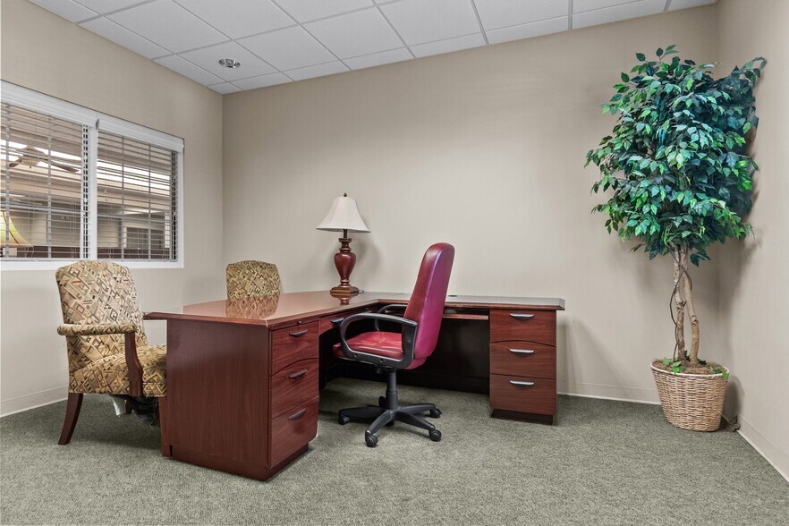 More Photos Of 239 Cedric St, Leesburg Office For Sale