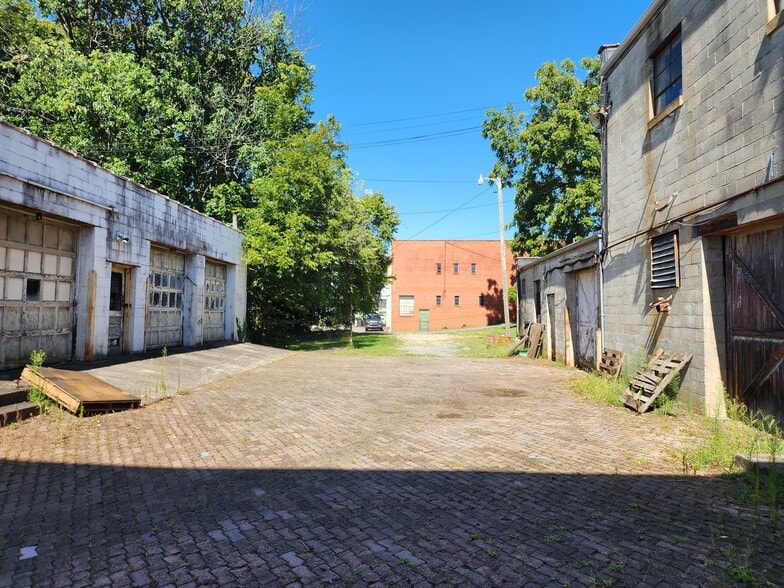 More Photos Of 414 Brookstown Ave, Winston-Salem Warehouse For Sale