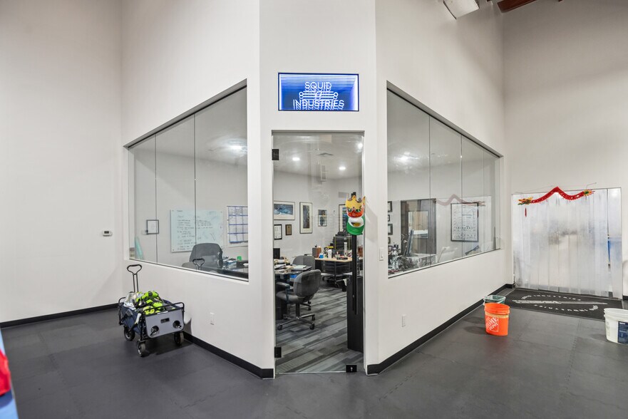 More Photos Of 894 Faulstich Ct, San Jose Warehouse For Sale