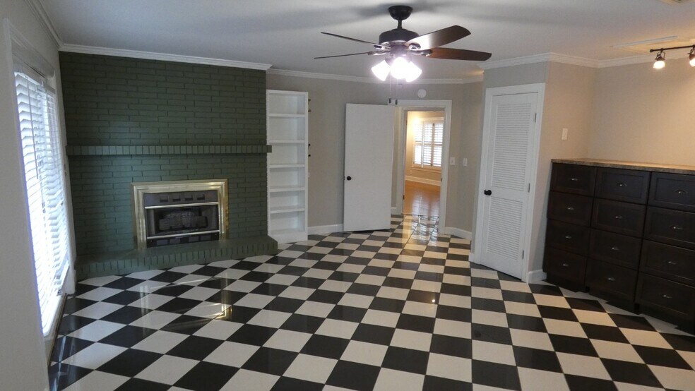 More Photos Of 2911 Middle Tennessee Blvd, Murfreesboro Office Residential For Lease