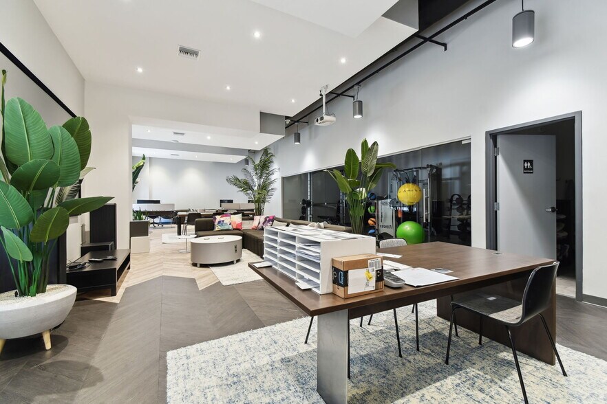 More Photos Of 924 Hale Ave, Brooksville Office For Sale