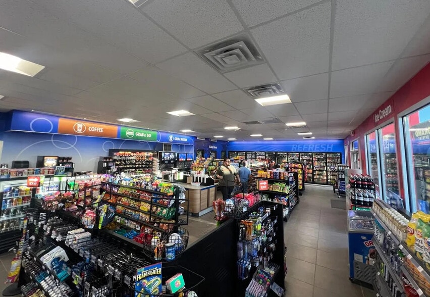 More Photos Of 400 E Windmill Ln, Las Vegas General Retail For Sale