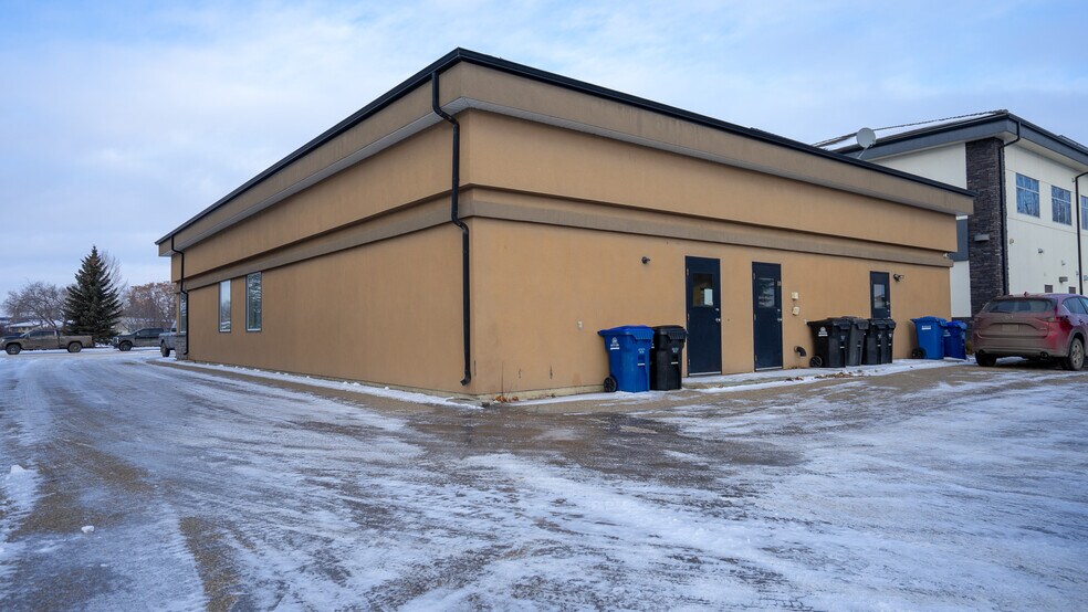 More Photos Of 5021 Parkwood Rd, Blackfalds Medical For Sale
