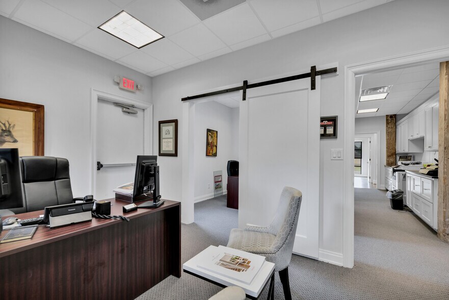 More Photos Of 4838 White Settlement Rd, Fort Worth Loft Creative Space For Lease