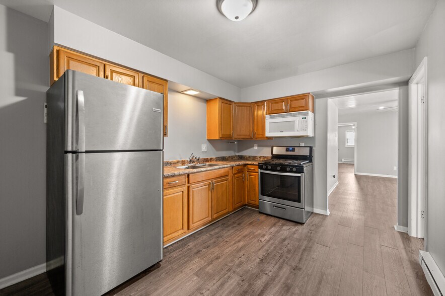 More Photos Of 304 Hankes Ave, Aurora Apartments For Sale