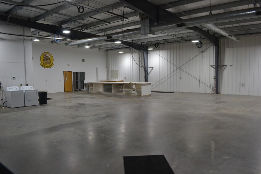 More Photos Of 1730 WI-153, Mosinee Warehouse For Lease
