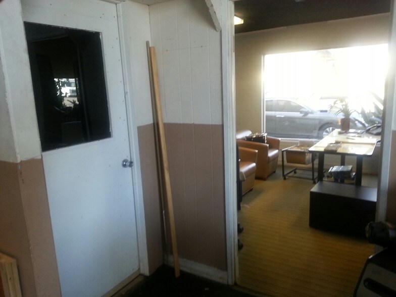 More Photos Of 1339-1341 W Brooks St, Ontario Warehouse For Lease