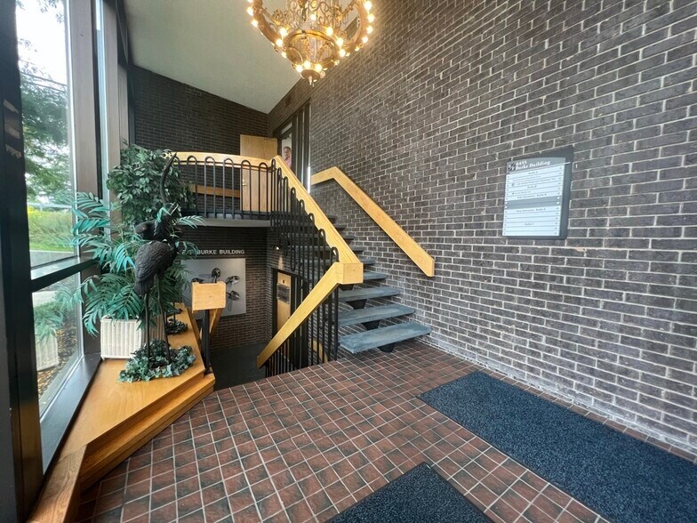 More Photos Of 6455 Lake Ave, Orchard Park Office Residential For Lease