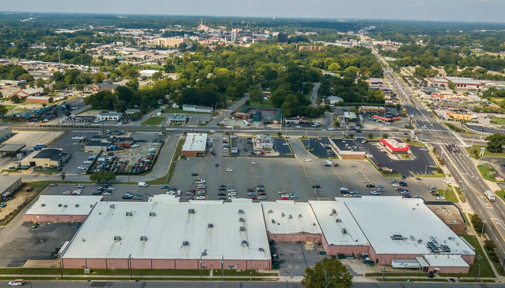 More Photos Of 330-342 N Eastern Blvd, Fayetteville Unknown For Lease