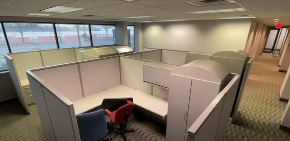 More Photos Of 25 NW Riverside Dr, Evansville Office For Lease