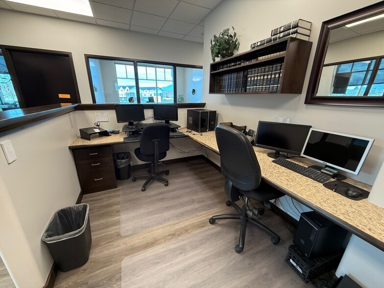 More Photos Of 233 S Pleasant Grove Blvd, Pleasant Grove Office For Sale