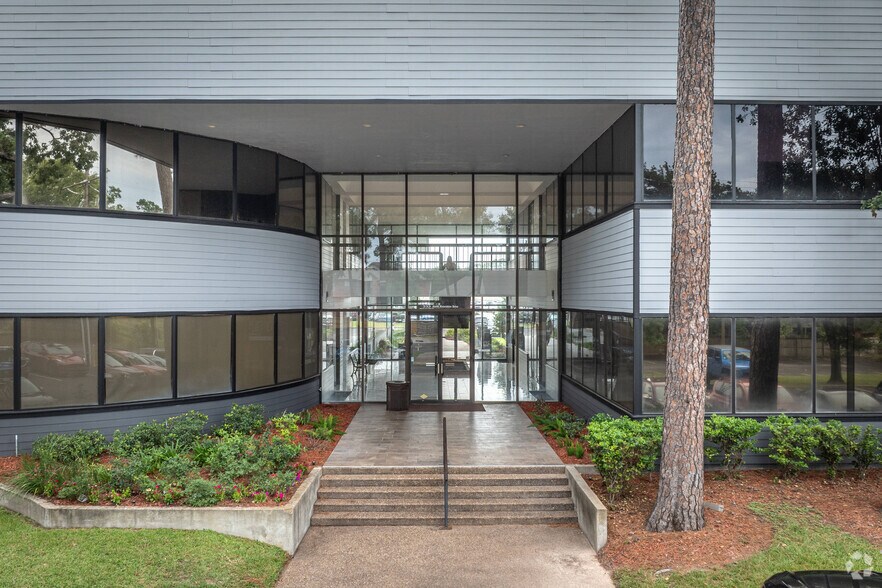More Photos Of 333 N Rivershire Dr, Conroe Office For Lease