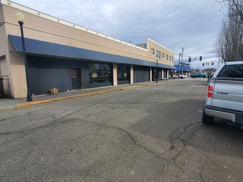 More Photos Of 295 S Broadway, Coos Bay Restaurant For Sale