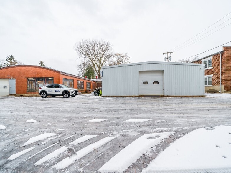 More Photos Of 50 Franklin St, Batavia Flex For Sale