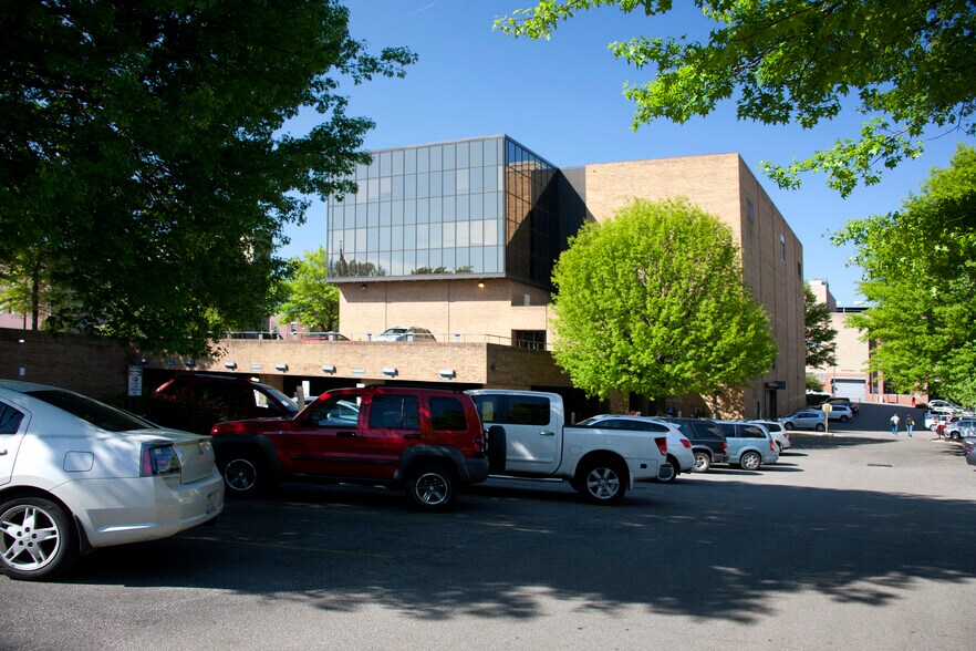 More Photos Of 1000 Fifth Ave, Huntington Medical For Lease