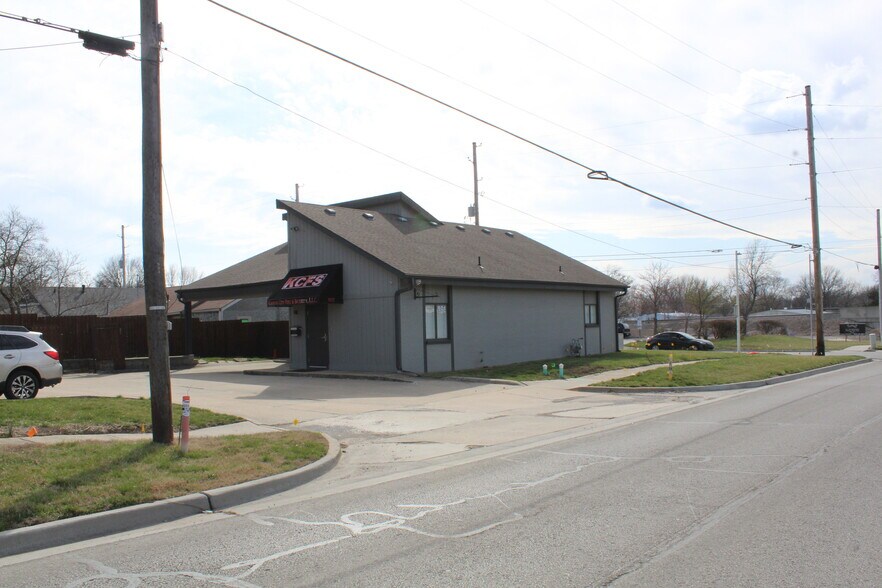 More Photos Of 901 E Loula St, Olathe Office For Lease