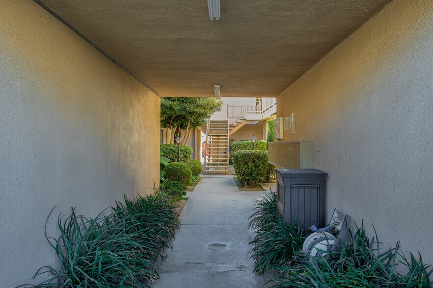 More Photos Of 1755 Granville Ave, Los Angeles Apartments For Sale
