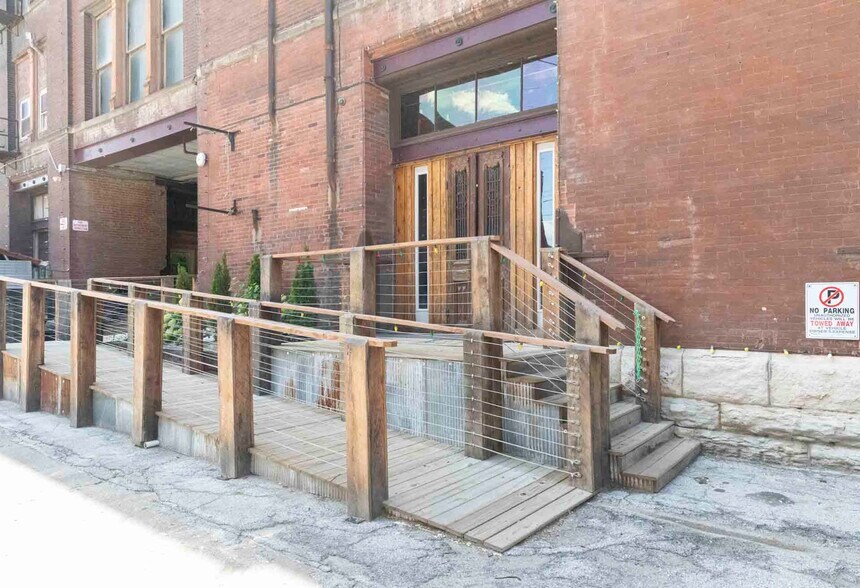 Primary Photo Of 1401 W 13th St, Kansas City Light Manufacturing For Lease