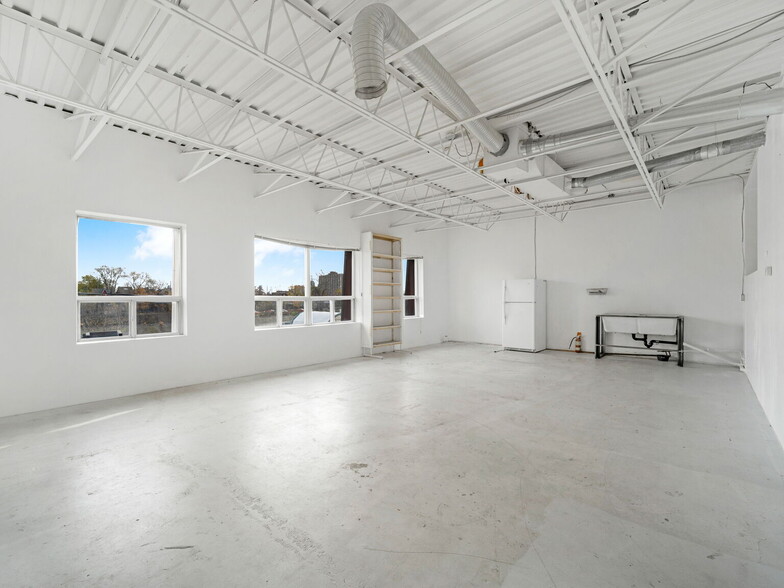 More Photos Of 88-142 Cawthra Ave, Toronto Warehouse For Lease
