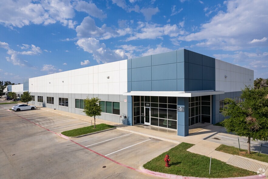More Photos Of 1617 Scottsdale Dr, Cedar Park Warehouse For Lease