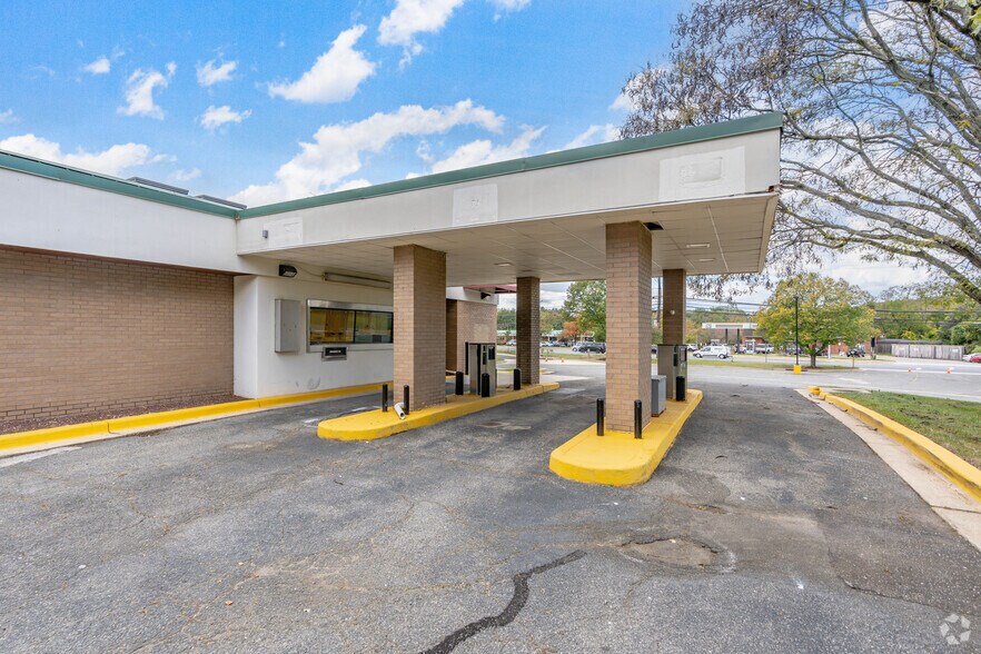 More Photos Of 9412 Livingston Rd, Fort Washington Bank For Lease