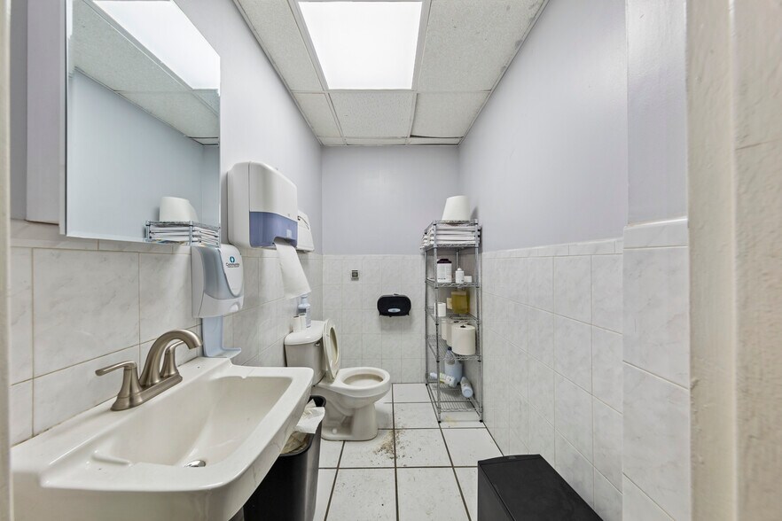 More Photos Of 14-07 113th St, College Point Flex For Sale