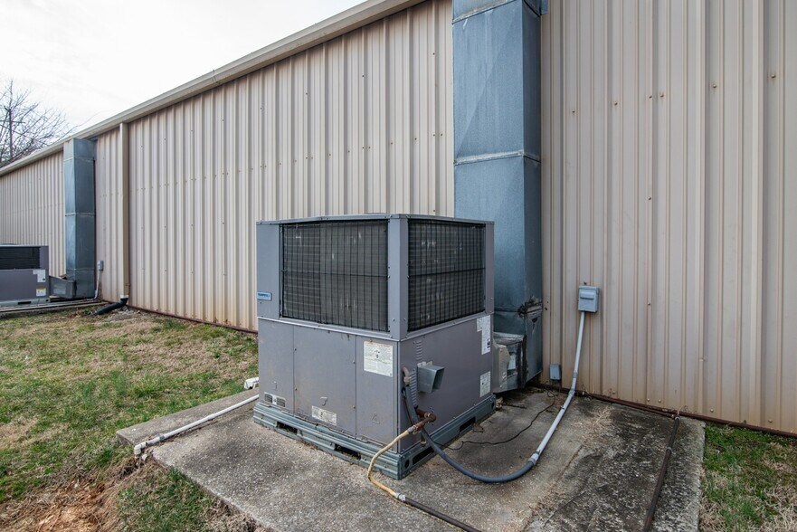 More Photos Of 1215 Main St, Munfordville Freestanding For Sale