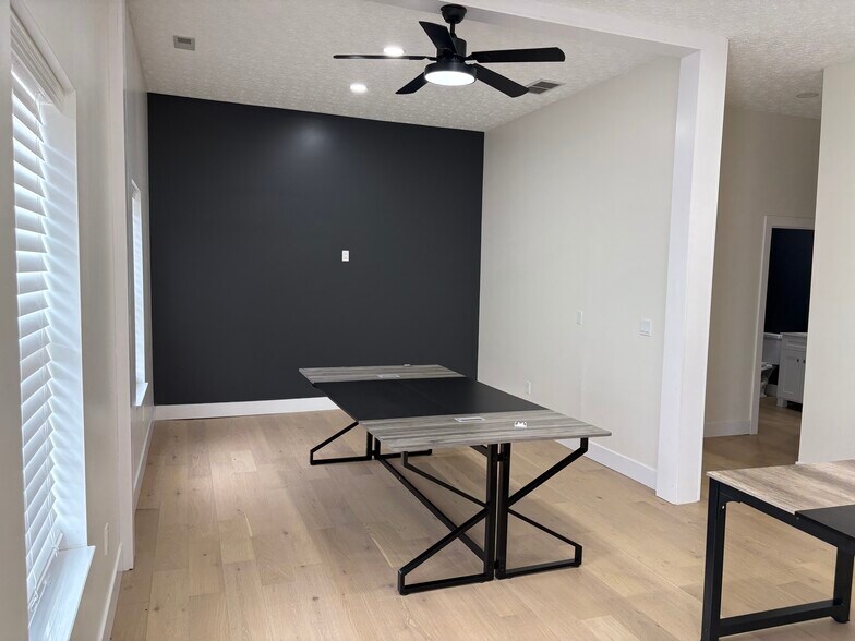 More Photos Of 7909-7925 Station St, Columbus Flex For Lease