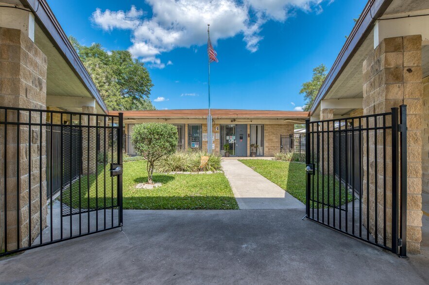 More Photos Of 156 Horseman Club Rd, Palatka Schools For Sale