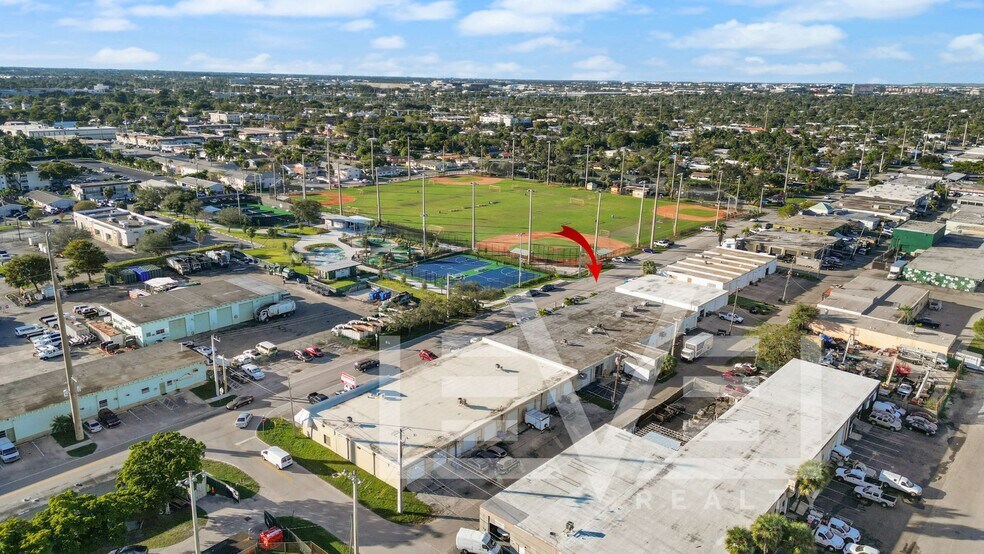 More Photos Of 3932 NE 5th Ave, Oakland Park Warehouse For Lease