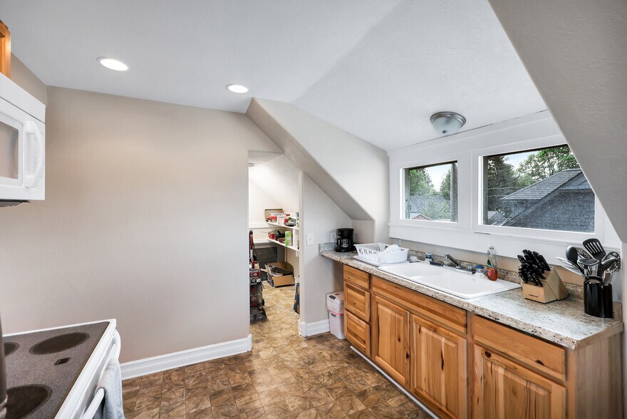 More Photos Of 2926 N Monroe St, Spokane Bar For Sale