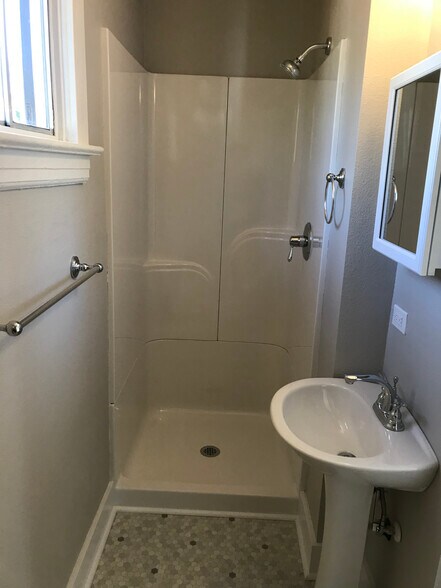 More Photos Of 1035 SE 14th Ave, Portland Apartments For Sale