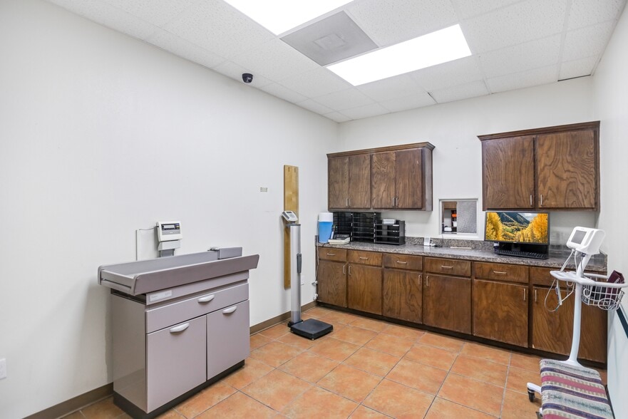 More Photos Of 802 E Expressway 83, La Joya General Retail For Sale