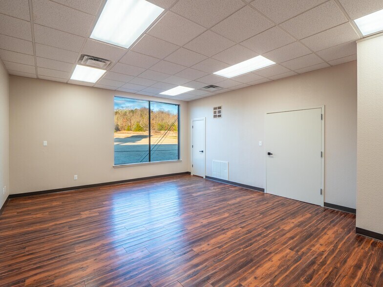 More Photos Of 721 S George Nigh Expy, Mcalester Office For Sale