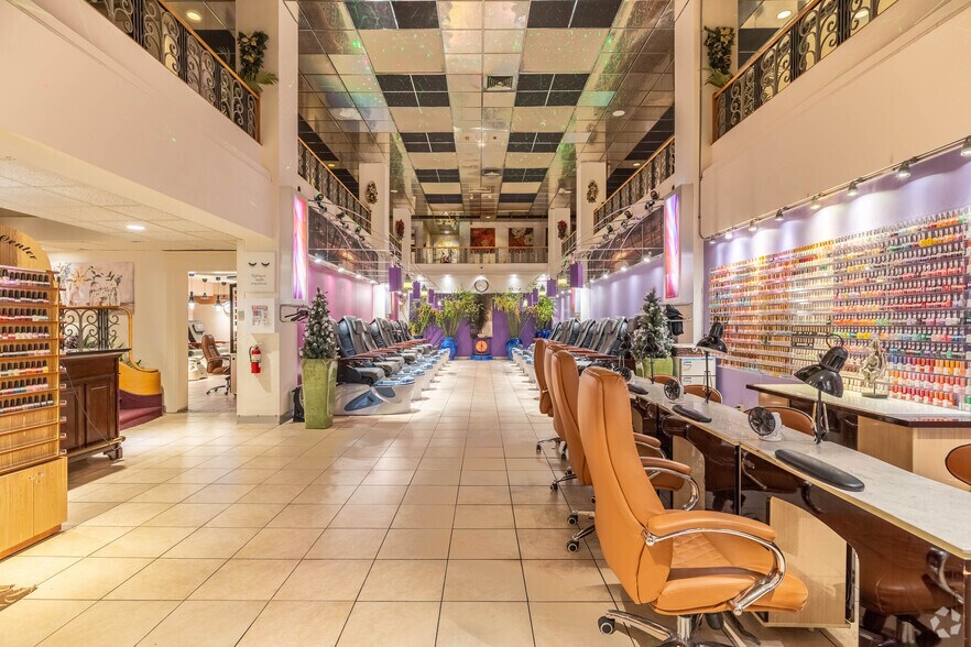 More Photos Of 1521-1523 3rd Ave, Seattle Office For Sale