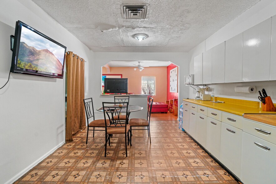 More Photos Of 10108 Socorro Dr, El Paso General Retail For Sale