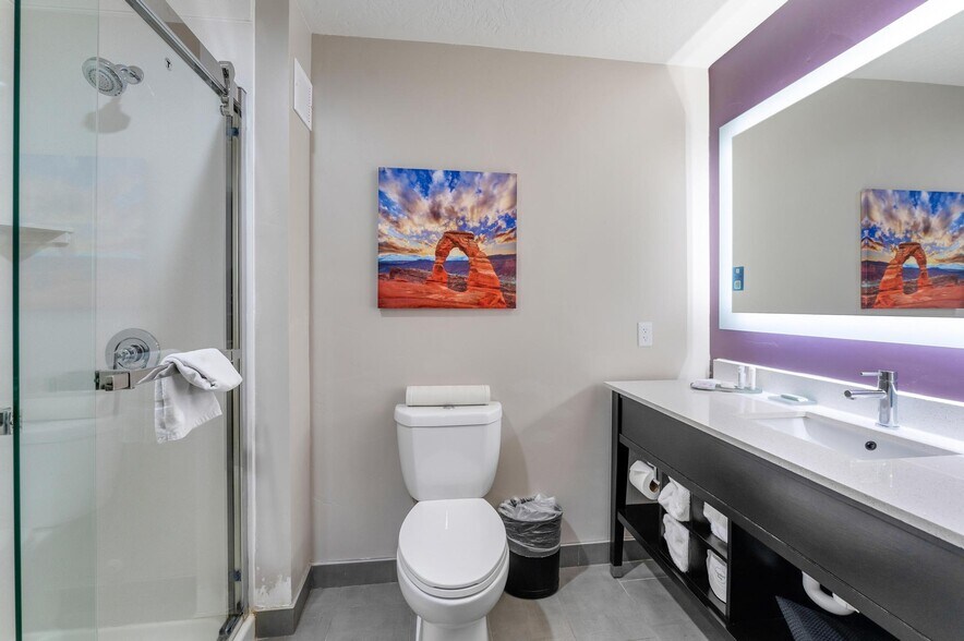 More Photos Of 465 S 100 E, Kanab Hospitality For Sale