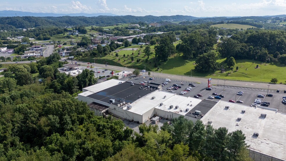 More Photos Of 398-466 Cummings St, Abingdon General Retail For Lease