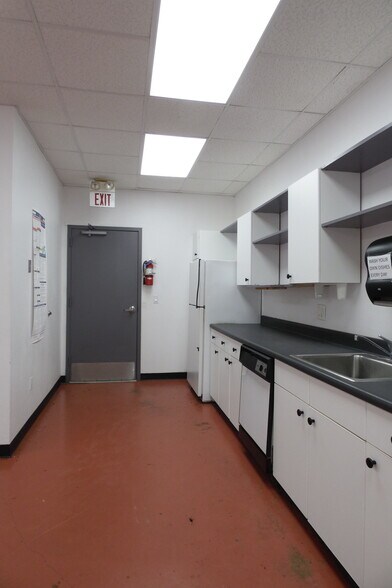 More Photos Of 905 N Harborth Ave, Three Rivers Auto Dealership For Sale