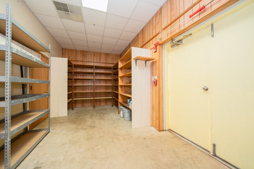 More Photos Of 1809 Alpine Rd, Longview Office For Sale